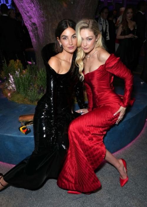 Lilyaldridge@Vsallaccess лили в платье Balmain на вечеринке Vanity Fair в честь вручения кинопремии Оскар, Лос-анджелес, 12 марта 2023 года. 06