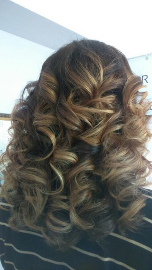 Милые дамы, к любому празднику или торжеству мы готовимся очень тщательно, подбираем наряд, делаем макияж и маникюр! 02