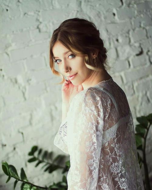 Нужны модели на макияж 750 Р., локоны 750 Р., причёски от 750 Р. (свадебный образ - другое предложение. 05