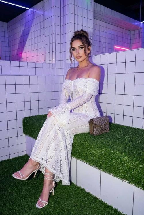 Не меняй черты лица.  