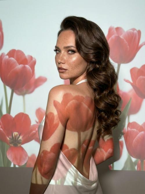 Промт - не менять черты лица. 
