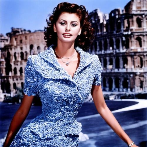 Никакие сети не передают красоту живого человека. 03