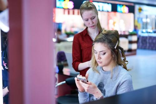 Совсем скоро будет много красоты с Екатериной Казначеевой а пока ловите бекстейдж с нашей съемки! 03