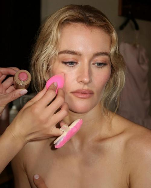 Сара пиджон - хорошенькая, но что она надела? 02