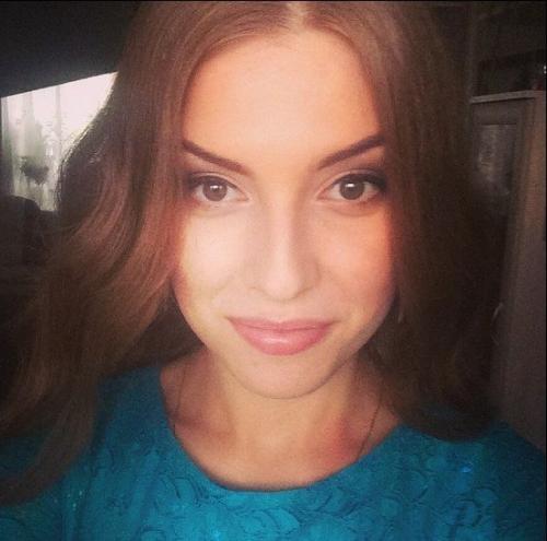 Девочки?  Предлагаю макияж и прически по ооочень приятным ценам только за расходники! 02