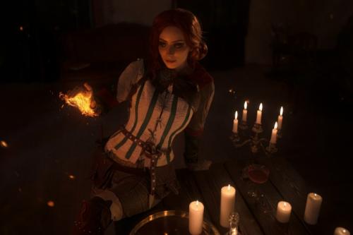 Косплей - модель Дарья Кравец (Fishy Cosplay) примерила на себе роль прекрасной чародейки трисс из игры The Witcher 3: Wild Hunt. 01