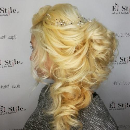 Предлагаю:  Макияж. Любые виды причесок: свадебные, выпускные, креативные укладки или объемные локоны для фотосессий. 01