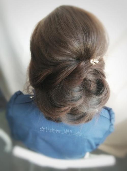 Милые девушки?  Предлагаю вам свои услуги по созданию причесок и макияжа: 01