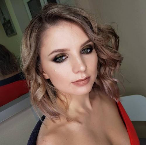 Очень красивая.  Всегда со вкусом, элегантна? 01