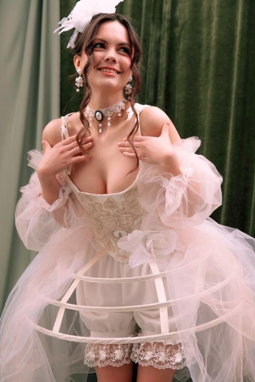 Один и тот же костюм. 01