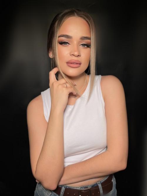 Свадебный макияж и причёска играют важную роль в создании образа невесты. 02