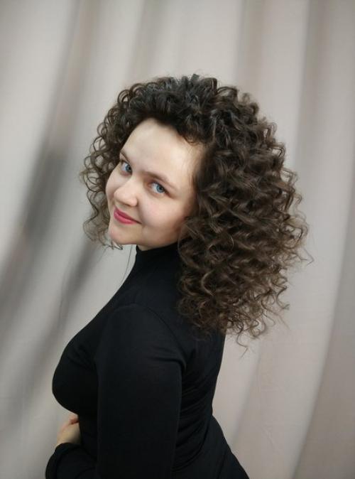 Милые девушки?  Предлагаю вам свои услуги по созданию причесок и макияжа: 05