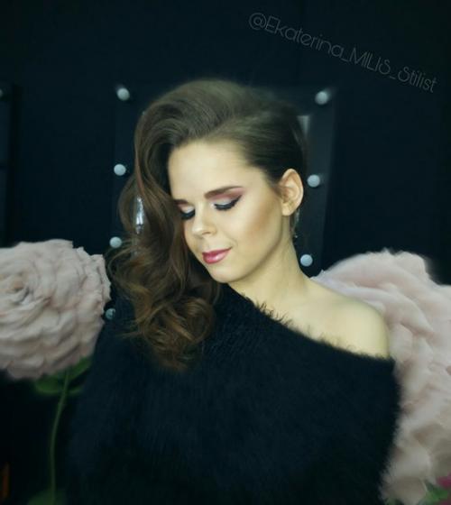 Милые девушки?  Предлагаю вам свои услуги по созданию причесок и макияжа: 09