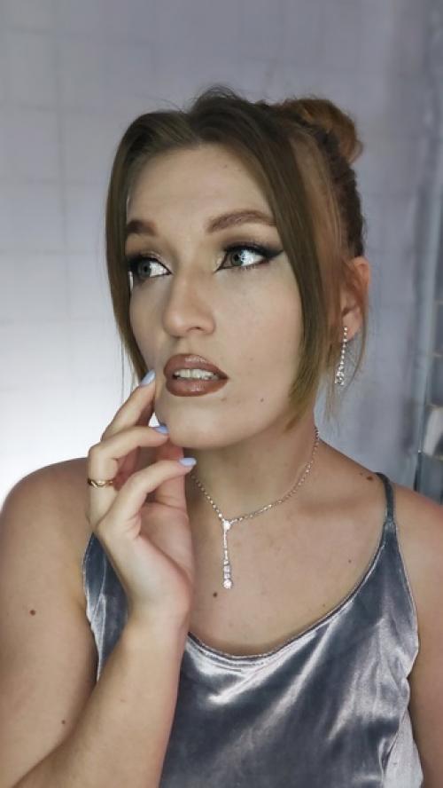 На моделе представлен современный, модный на данный момент вечерний макияж. 04