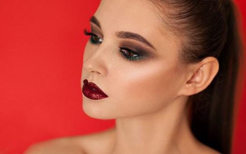 Модель!  Дорогие красотки в предверии выпускного вечера уже открыта запись на макияж и причёски! 01