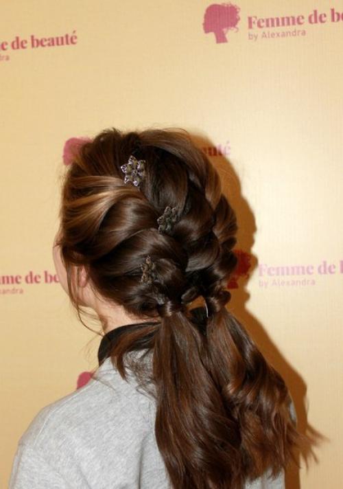 Милые девушки!  Приглашаю вас на прически и макияж по приятным ценам свой образ можете дополнить украшениями ручной работы! 04