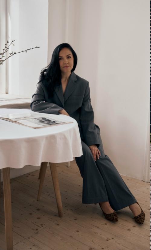 Строгий стиль и женственность: гармония на фотосессии. 03