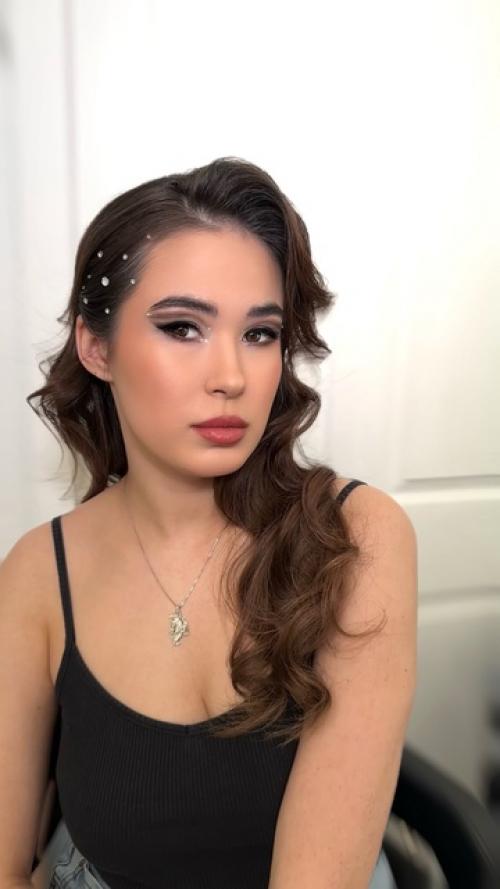 Я макияжи и прически сама создаю. 02