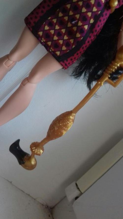 Фотообзор лиззи?  Макияж для этой девочки привычный: сердечко на правом глазике, красные губы. 09