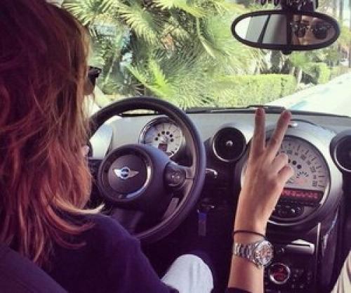 Дорогие девушки!  Ищу 2-х моделей желающих по участвовать в фотопроекте Леди в Стиле Бизнес фотопроект состоится 1. 05. 03