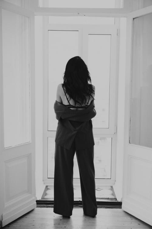 Строгий стиль и женственность: гармония на фотосессии. 07