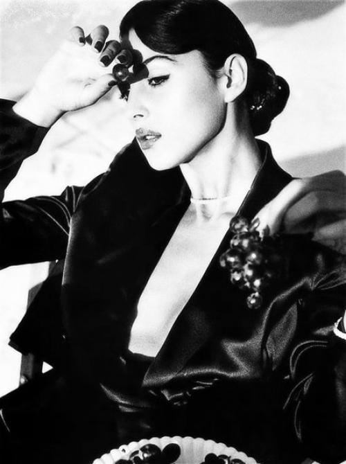 Девочки!  Для отработки образа в стиле Моники белуччи требуется 5 моделей с длинными черными волосами без челки. 04