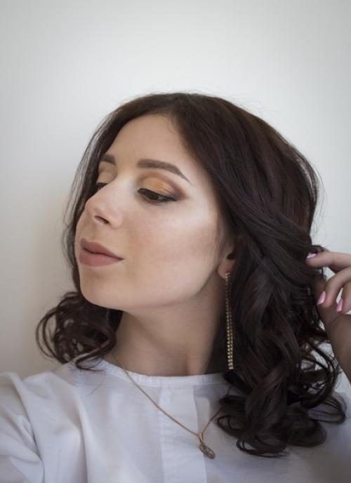 Визажит и мастер причесок для расширения клиентской базы и пополнения портфолио приглашают моделей. 02