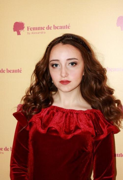 Милые девушки!  Приглашаю вас на прически и макияж по приятным ценам свой образ можете дополнить украшениями ручной работы! 03