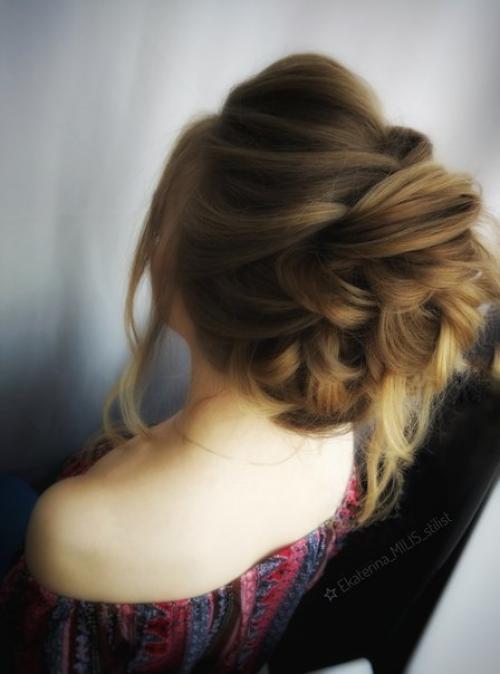 Милые девушки?  Предлагаю вам свои услуги по созданию причесок и макияжа: 02