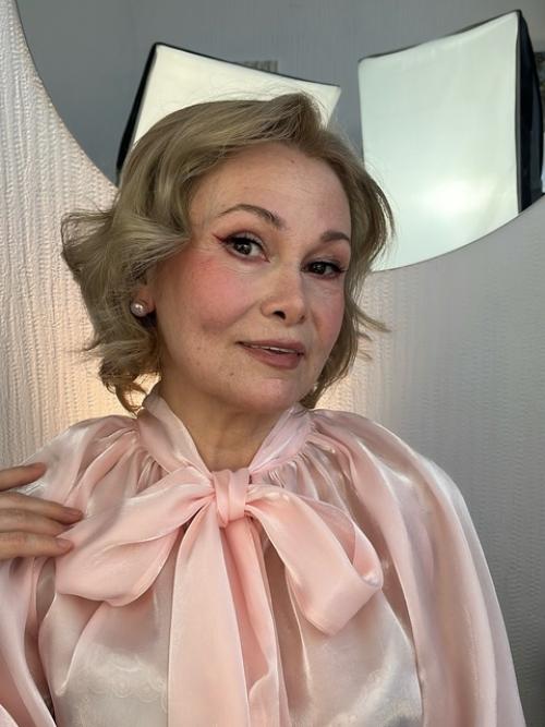 Макияж и причёска для меня - это способ проявить внутренние качества человека. 01