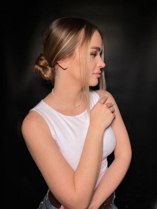 Свадебный макияж и причёска играют важную роль в создании образа невесты. 03