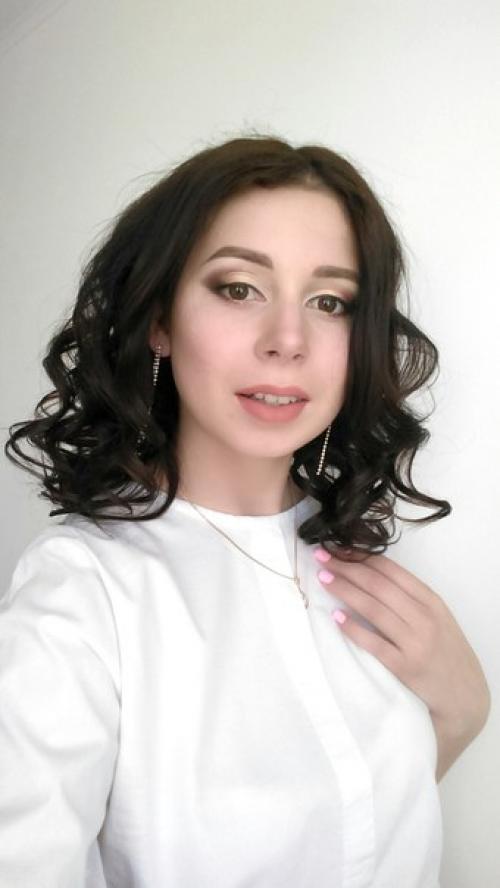 Визажит и мастер причесок для расширения клиентской базы и пополнения портфолио приглашают моделей. 01