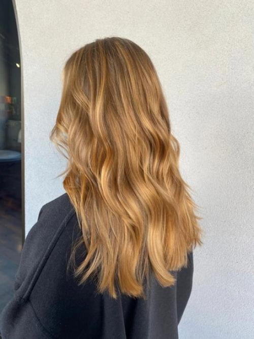 Удачное окрашивание способно творить настоящие чудеса: визуально худить лицо, улучшать цвет кожи и даже омолаживать женщину. 03 Удачное окрашивание способно творить настоящие чудеса: визуально худить лицо, улучшать цвет кожи и даже омолаживать женщину. 03