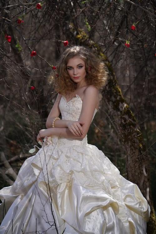 На 7 мая и (или) 14 мая открыта запись на фотосессию в цветах. 01