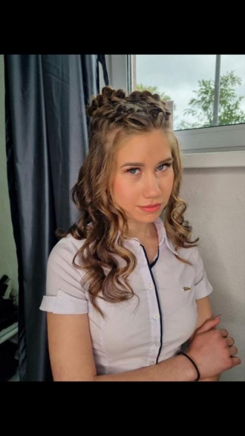 В пять утра встаём для того, чтобы собрать наших выпускников к этому замечательному празднику. 01