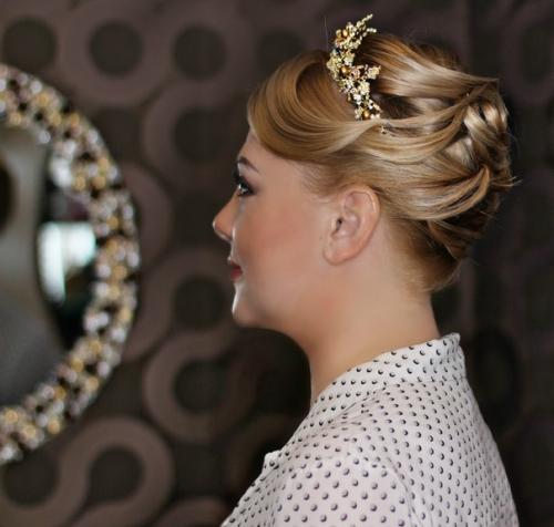Создание свадебного образа для восхитительной Натальи со сказочными глазами причёски с короной всегда выглядят величественно и элегантно. 01