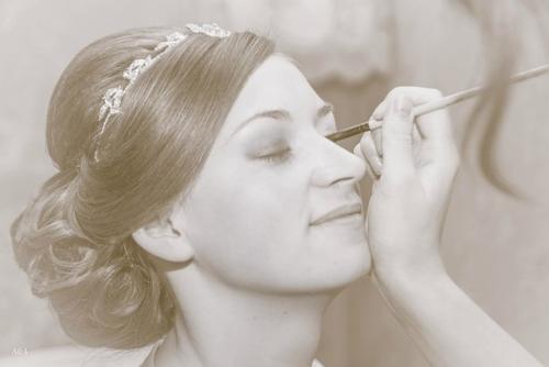 Выполняю вечерние прически -500-700, вечерний макияж - 550, свадебные прически 600-1300 (в зависимости от волос и сложности работы. 04