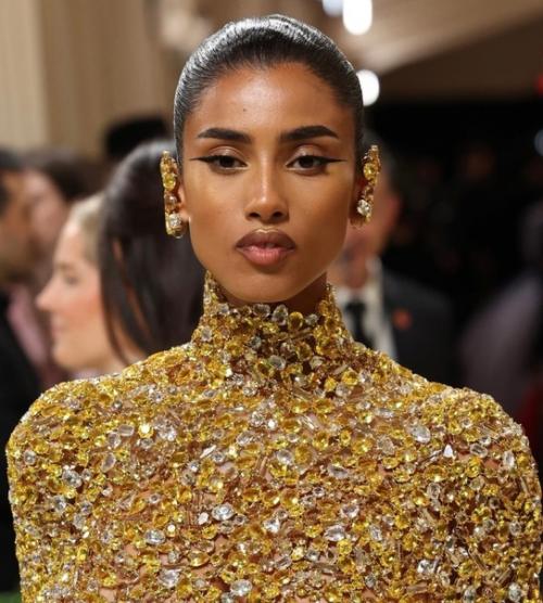 Этой ночью в большом холле музея метрополитен в Нью-йорке традиционно прошел благотворительный бал Met Gala. 07