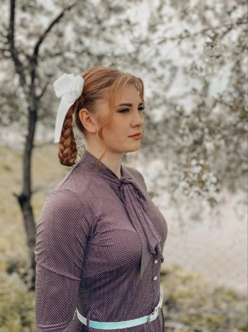 Выпускница.  В последний раз, школьный звонок. 08