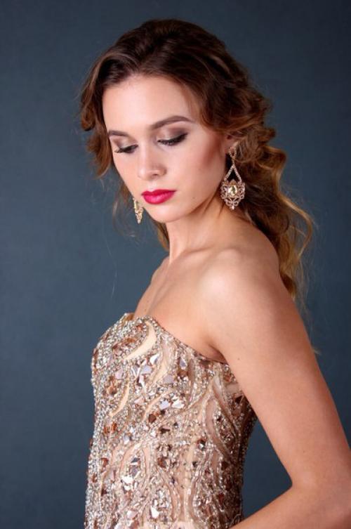 Последний звонок и выпускной бал - особые события в школьной жизни. 05