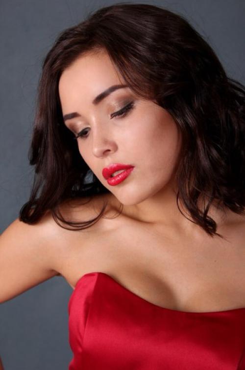 Последний звонок и выпускной бал - особые события в школьной жизни. 01