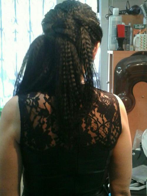 Дорогие девушки, скоро последний звонок и выпускные записывайтесь заранее, на причёски и макияж что бы выглядеть восхитительно. 02