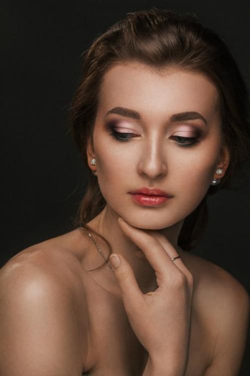 Дорогие девушки, буду рада помочь вам в создании свадебного или вечернего образа макияж и прически с выездом на дом! 01