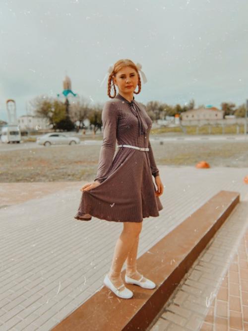 Выпускница.  В последний раз, школьный звонок. 03