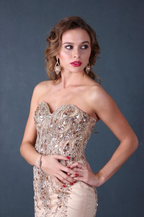 Последний звонок и выпускной бал - особые события в школьной жизни. 04