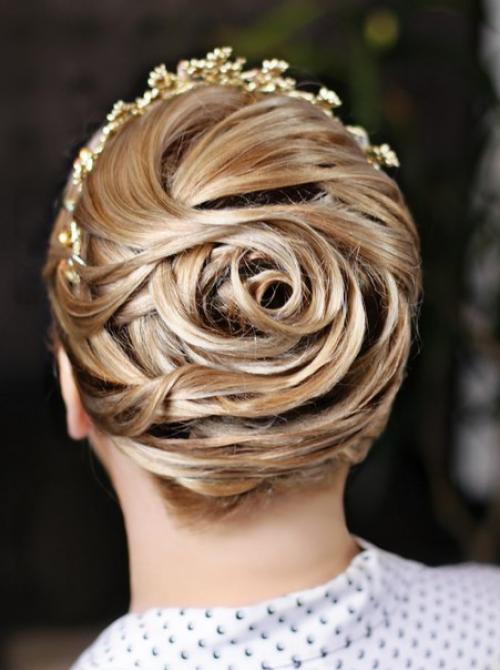 Создание свадебного образа для восхитительной Натальи со сказочными глазами причёски с короной всегда выглядят величественно и элегантно. 02