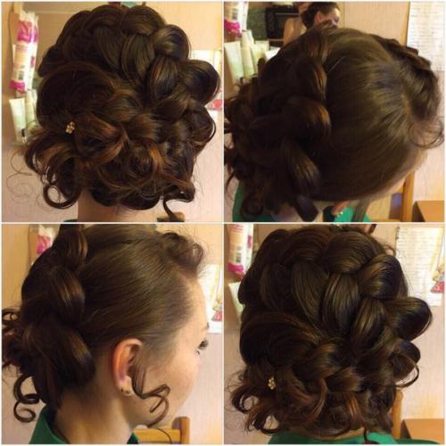 Девочки?  Мы предоставляем различный спектр услуг: причёски, косы, укладки, дневной и вечерний макияж, а теперь ещё и маникюр с покрытием шеллак. 02