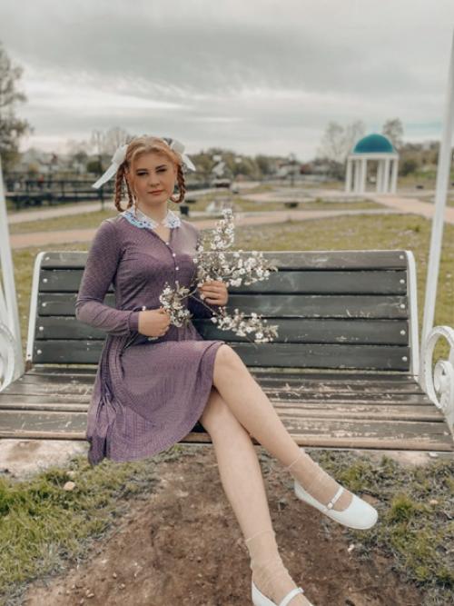 Выпускница.  В последний раз, школьный звонок. 07