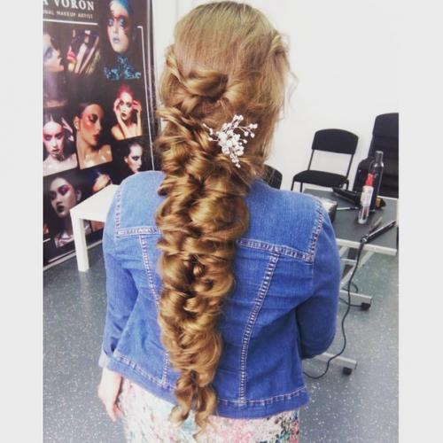 Я могу сделать вам профессиональный макияж и прическу к выпускному вечеру? 03