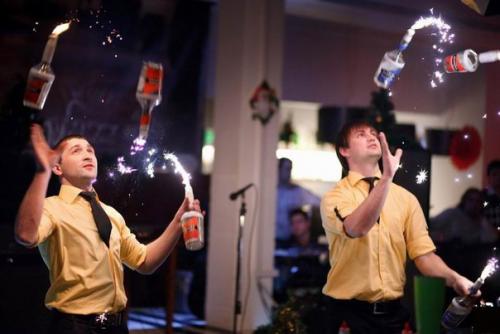 6 вариантов чем развлечь гостей во время фотосессии молодых. 03 6 вариантов чем развлечь гостей во время фотосессии молодых. 03